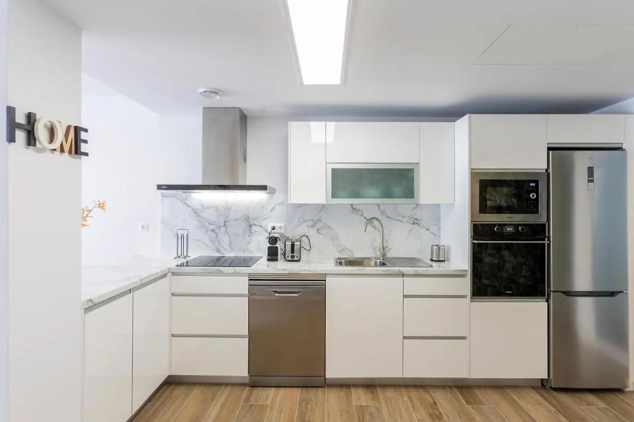 Fabuloso Apartamento nuevo con Parking y Piscina Málaga 0*,